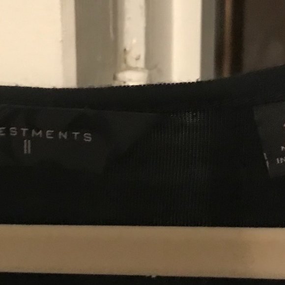 Investments II Size 3X black tunic. Horizontal bands of gold colored sparkles - Picture 5 of 10